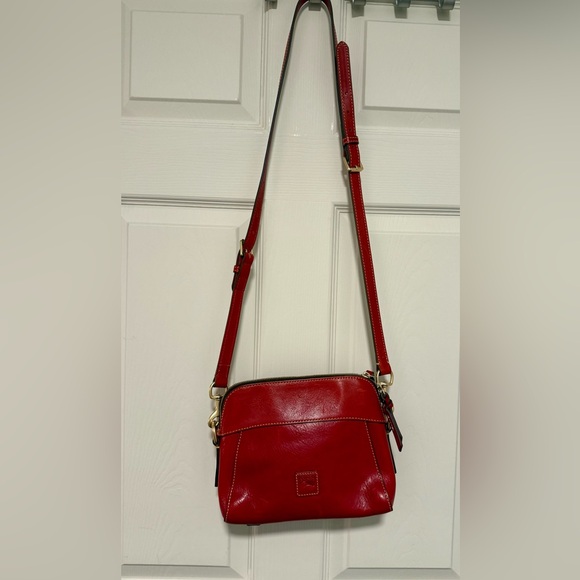 Dooney & Bourke Red Cameron Florentine Pebble Leather Crossbody Bag with Dustbag - Picture 2 of 9